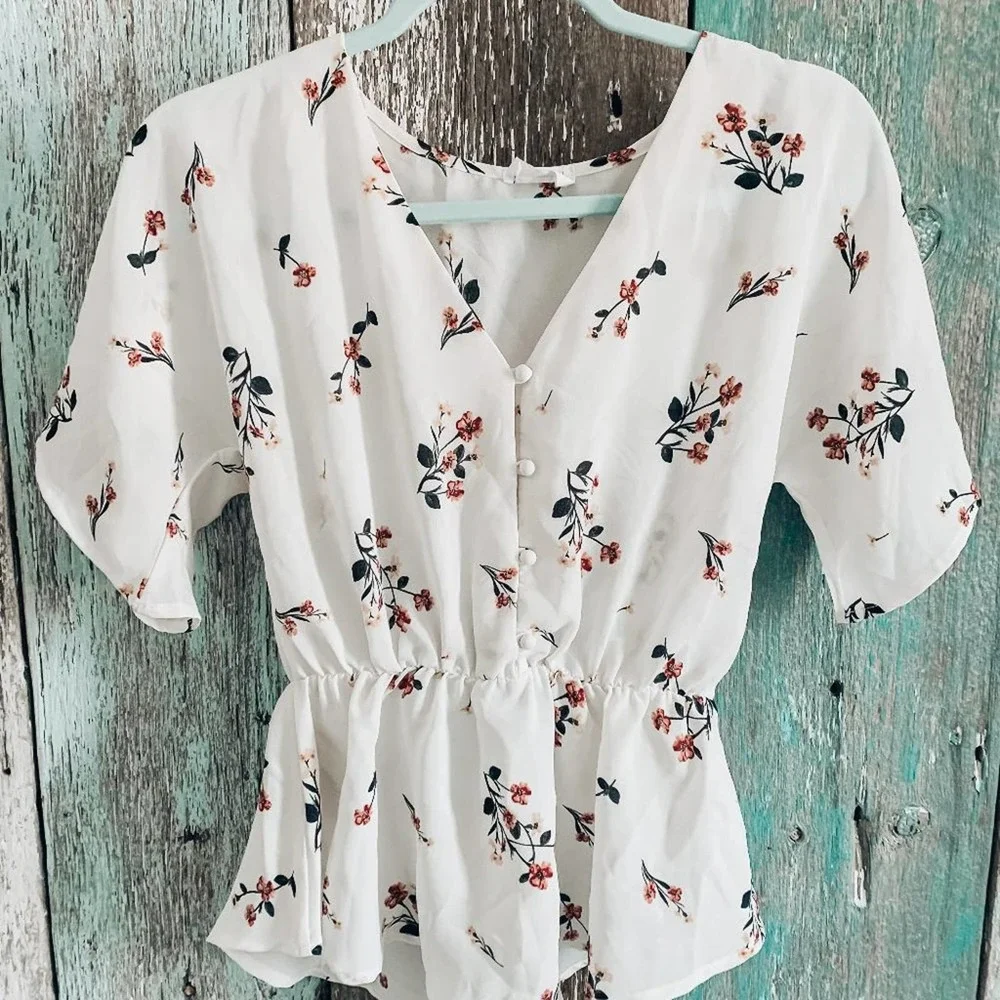 Sienna Sky Floral Button Peplum Blouse White Small - Picture 2 of 5